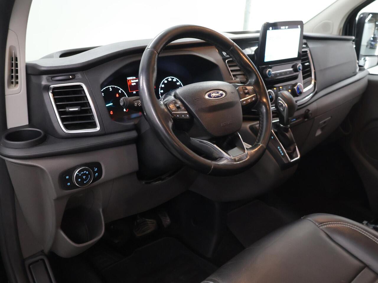 Ford TRANSIT CUSTOM 300 2.0 TDCI | L2 H1 | LIMITED | DUBBEL CABINE | AUT. | LEDEREN BEKLEDING | CAMERA | ADAPTIEVE CRUISE | STOELVERWARMING | NAVIGATIE | BI-XENON | 2X ZIJSCHUIFDEUR | AGATE BLACK METALLIC