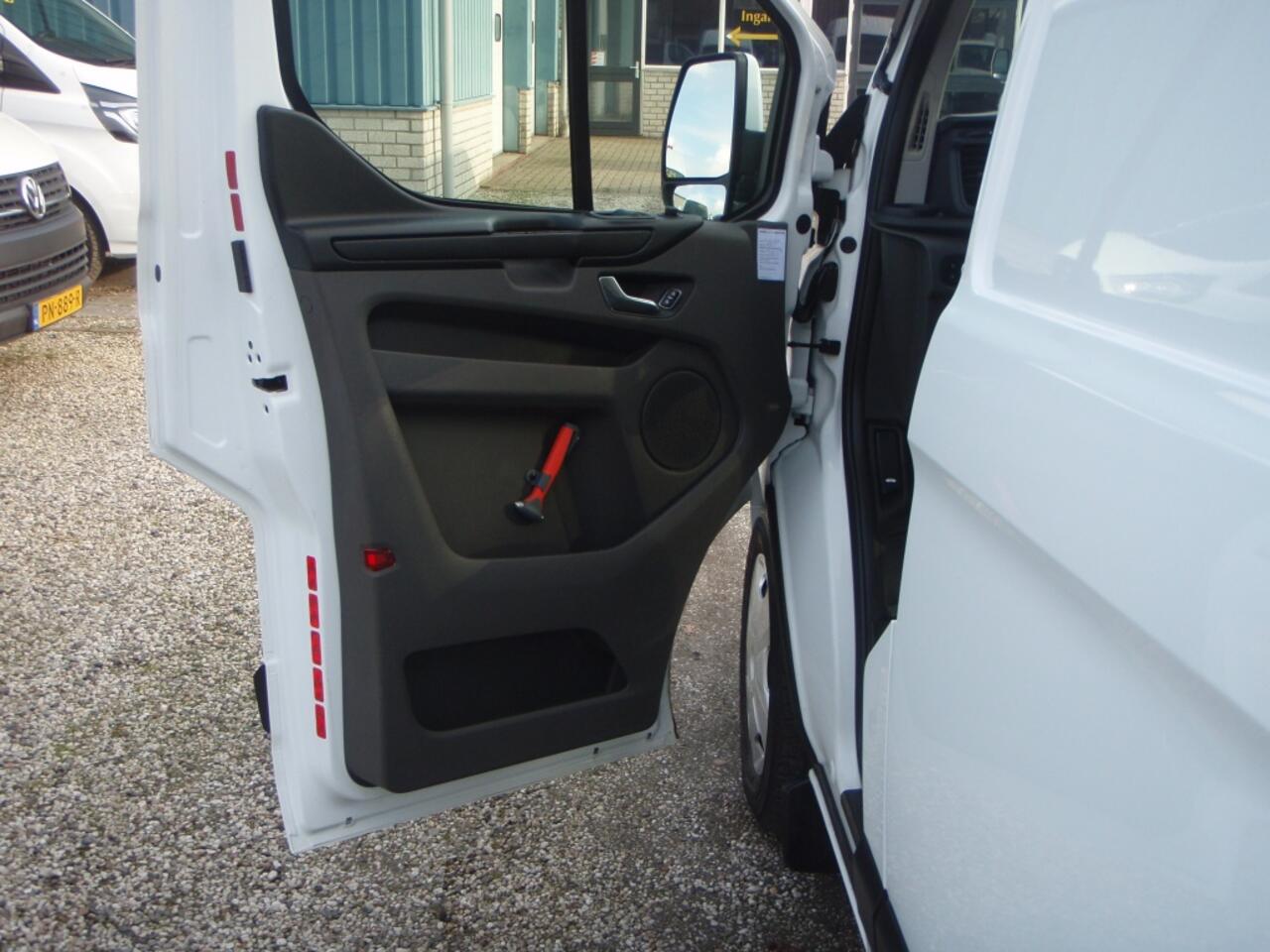 Ford TRANSIT CUSTOM L2H2 Trend zeer nette auto 106352 km 2019