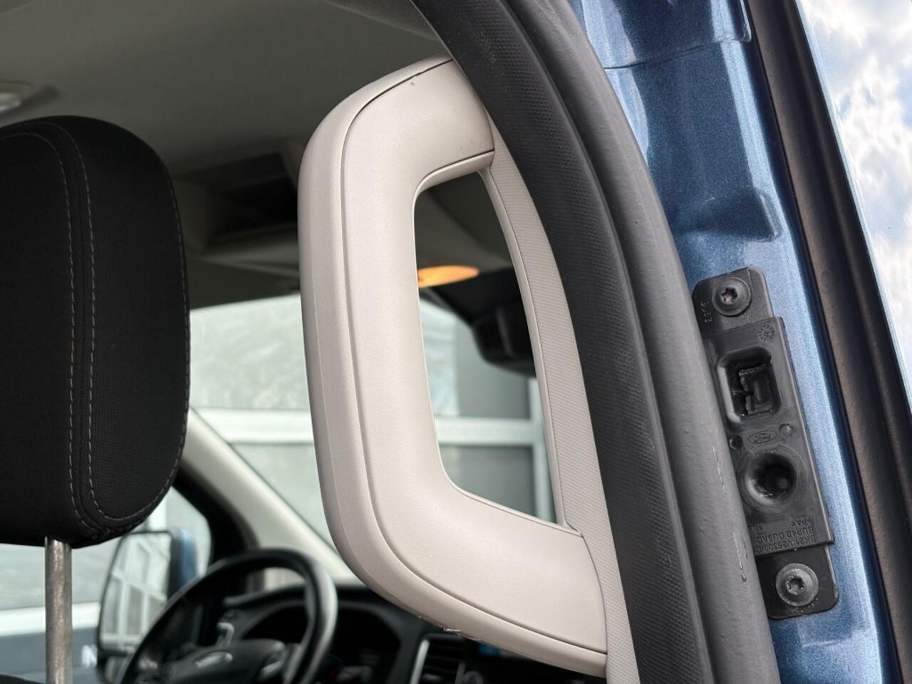 Ford TRANSIT CUSTOM 2.0 TDCi 130PK Dubbel Cabine L2 / Airco / Dubbele Schuifdeur / Trekhaak / Cruise