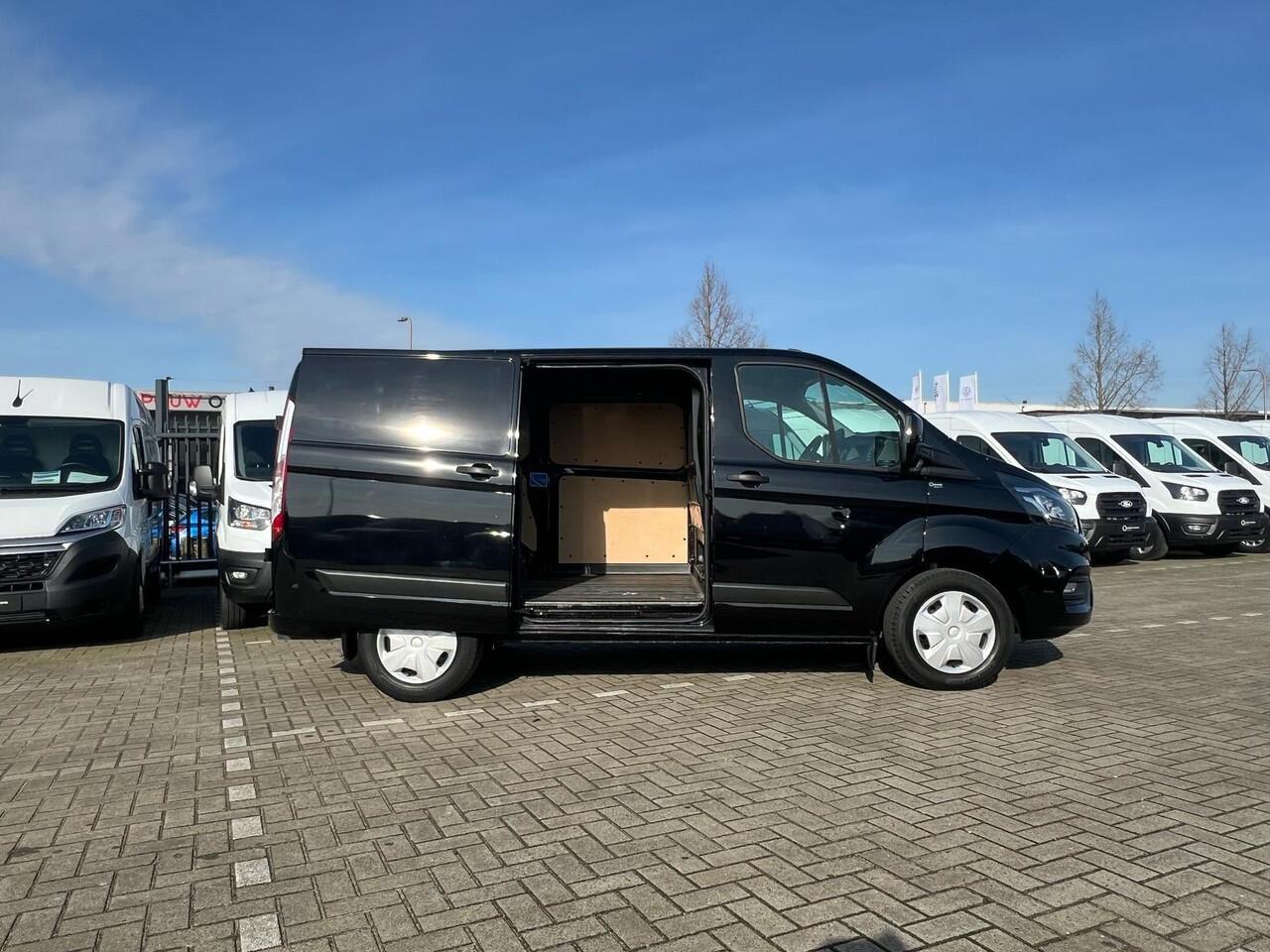 Ford TRANSIT CUSTOM 280 2.0 TDCI | Aut. | L1 H1 | Trend | Trekhaak | Navigatie | Camera | 3-zits |