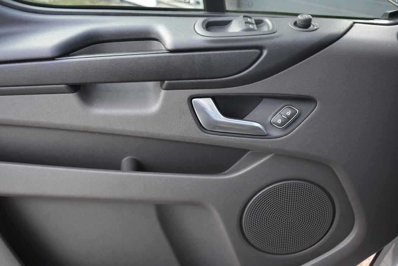 Ford TRANSIT CUSTOM BENZINE PLUG-IN HYBRIDE / 9 PERSOONS / AUTOMAAT