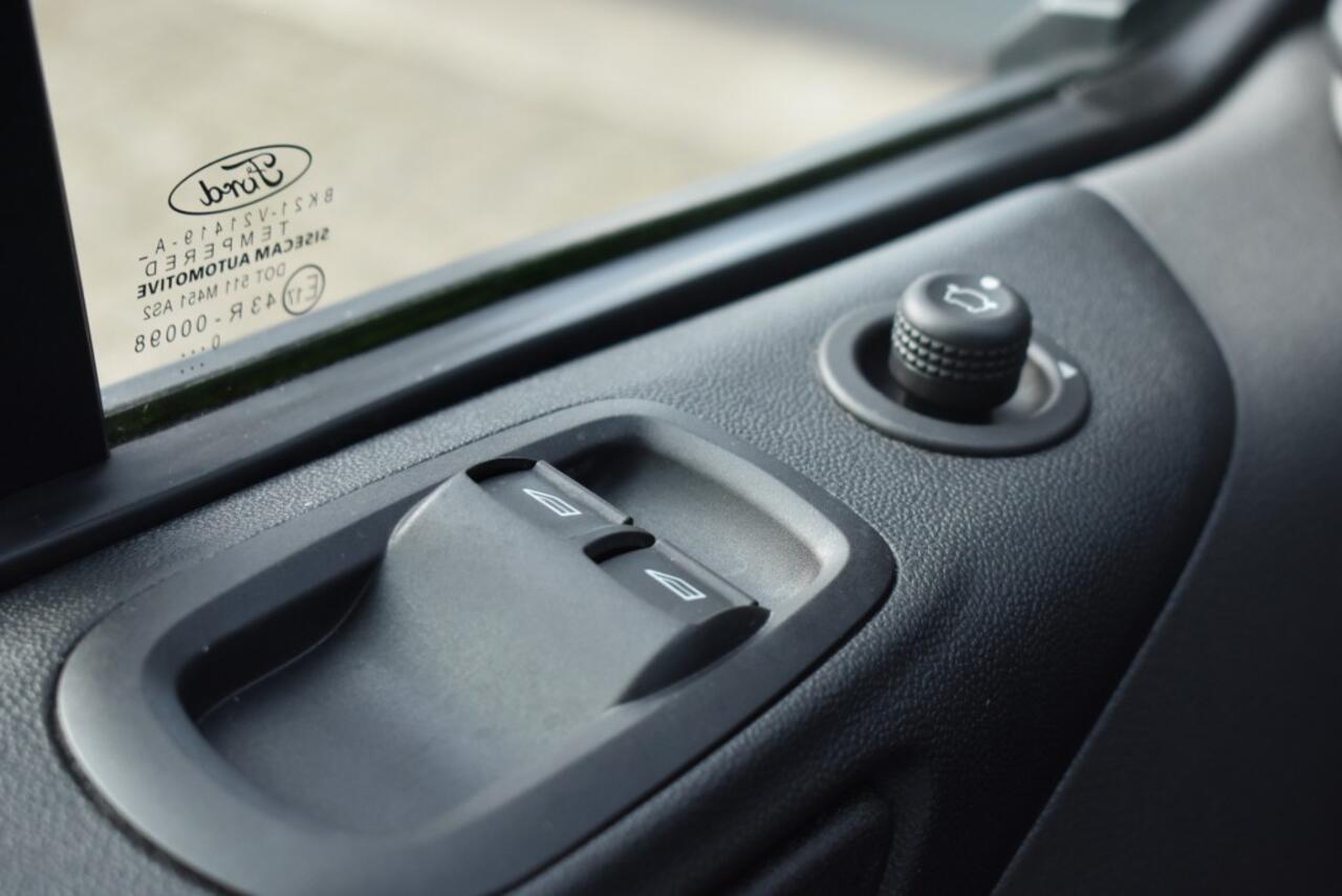 Ford TRANSIT CUSTOM BENZINE PLUG-IN HYBRIDE / 9 PERSOONS / AUTOMAAT