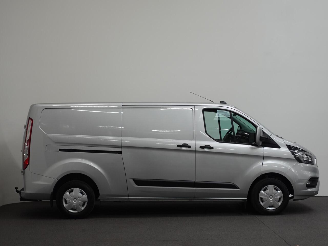 Ford TRANSIT CUSTOM 131pk L2H1 Trend Trekhaak Camera Cruise control Airco Parkeersensoren 3-Zits Euro6