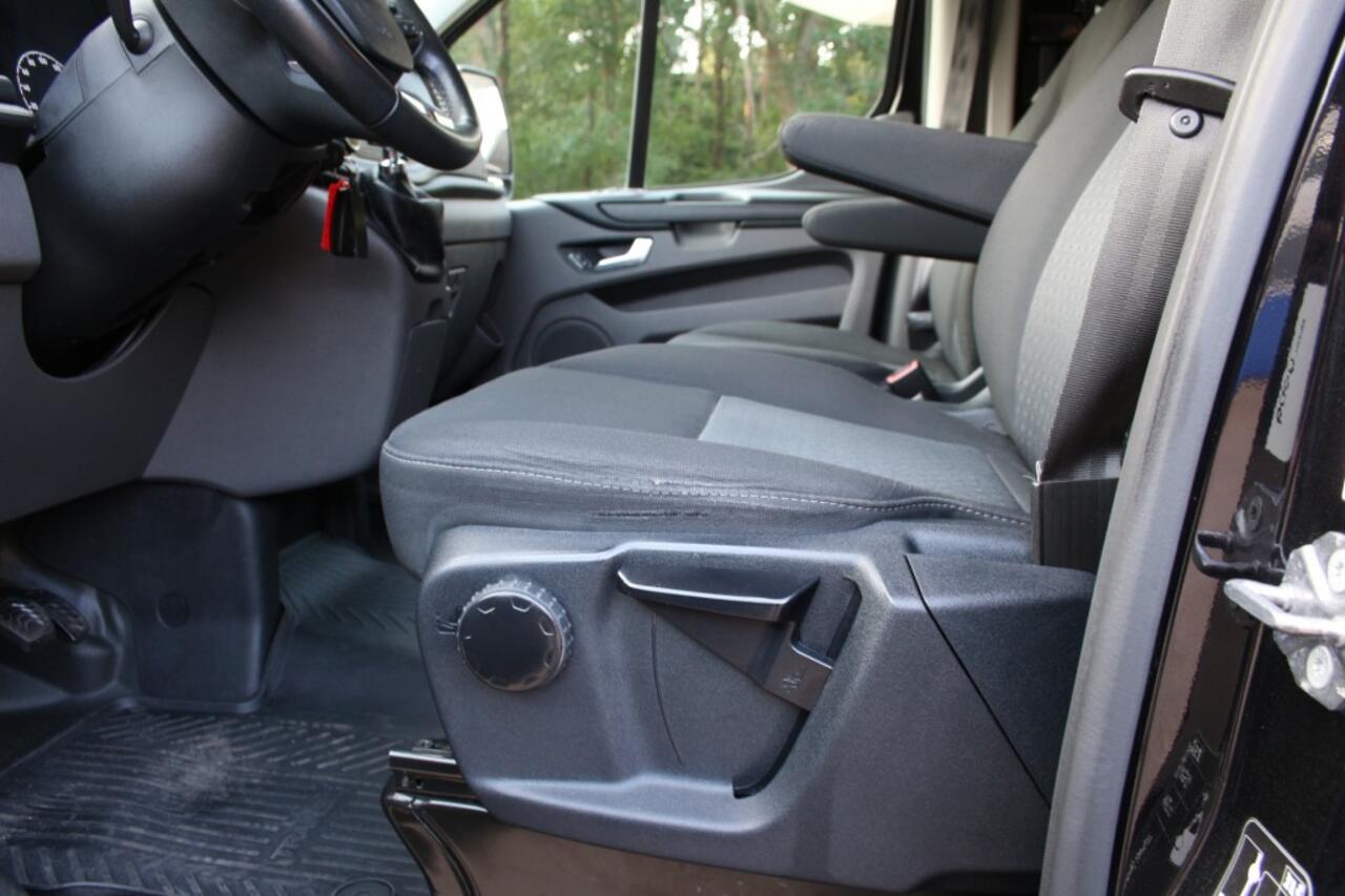 Ford TRANSIT CUSTOM 300 2.0 TDCI L2H1 Limited Dubbel cabine, Lichtm, Navi, Trekhaak