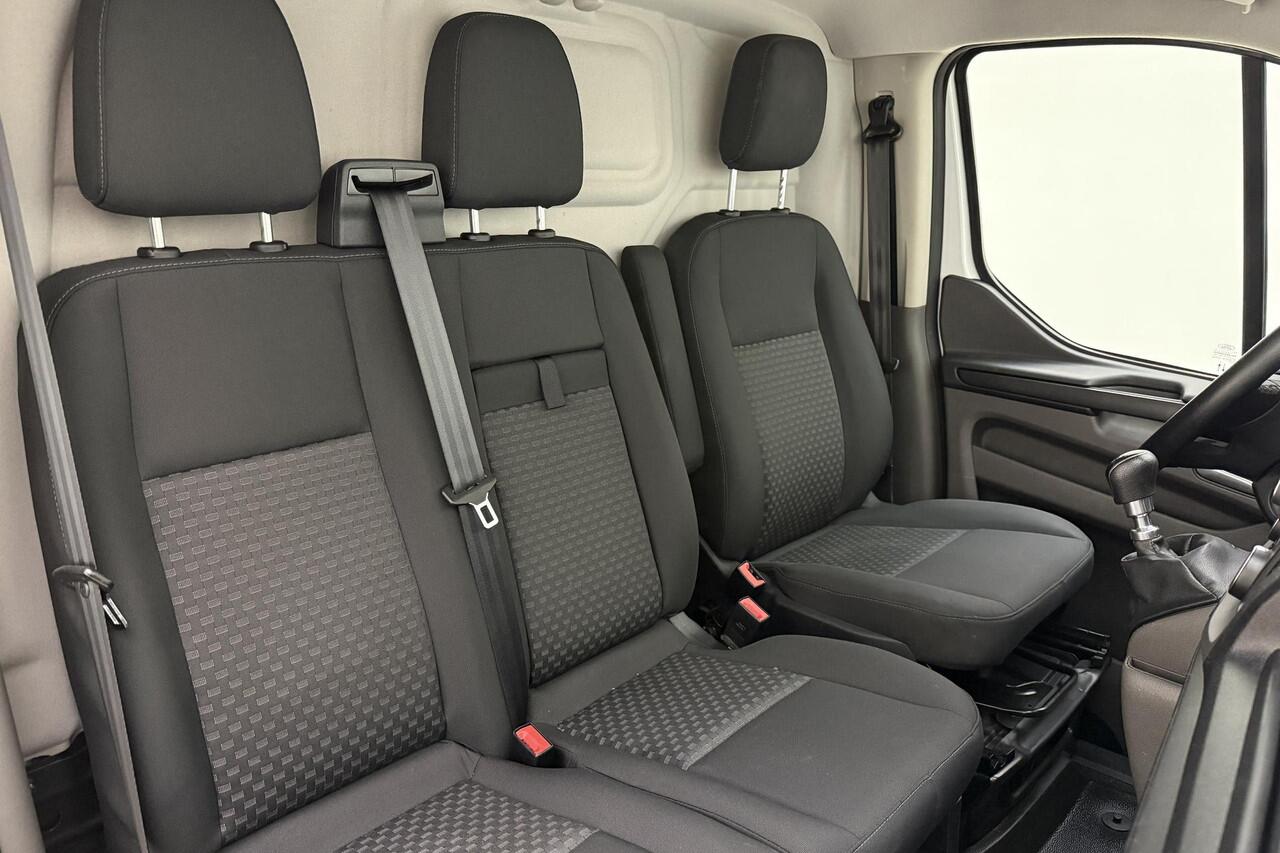 Ford TRANSIT CUSTOM 280 2.0 TDCI L1H1 Trend | Achteruitrijcamera | Navigatie | Trekhaak | Laadruimte afwerking | 3 zitplaatsen | Airco | Dodehoek detectie | Parkpilot