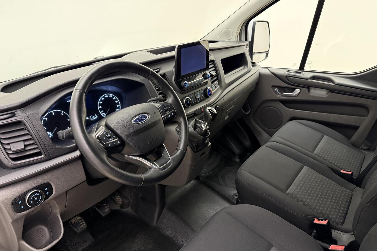 Ford TRANSIT CUSTOM 280 2.0 TDCI L1H1 Trend | Achteruitrijcamera | Navigatie | Trekhaak | Laadruimte afwerking | 3 zitplaatsen | Airco | Dodehoek detectie | Parkpilot