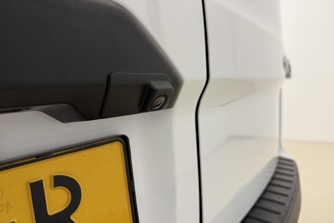 Ford TRANSIT CUSTOM 280 2.0 TDCI L1H1 Trend | Achteruitrijcamera | Navigatie | Trekhaak | Laadruimte afwerking | 3 zitplaatsen | Airco | Dodehoek detectie | Parkpilot
