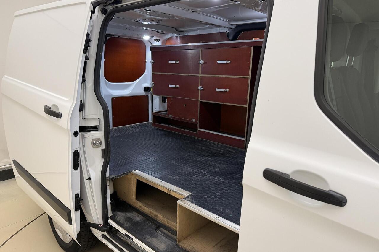 Ford TRANSIT CUSTOM 280 2.0 TDCI L1H1 Trend | Achteruitrijcamera | Navigatie | Trekhaak | Laadruimte afwerking | 3 zitplaatsen | Airco | Dodehoek detectie | Parkpilot