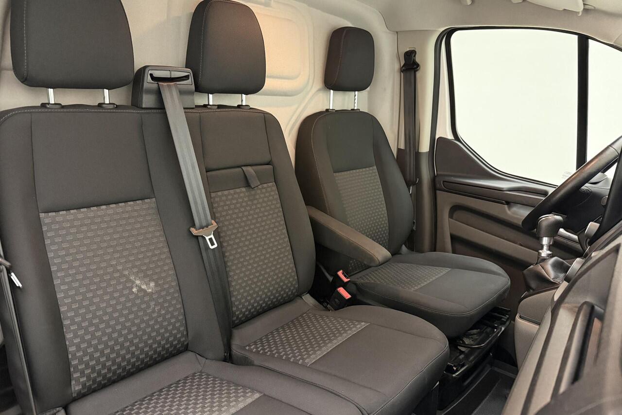 Ford TRANSIT CUSTOM 280 2.0 TDCI L1H1 Trend | Trekhaak | Navigatie | Climate & Cruise Control | Laadruimte Betimmering | Achteruitrijd Camera |