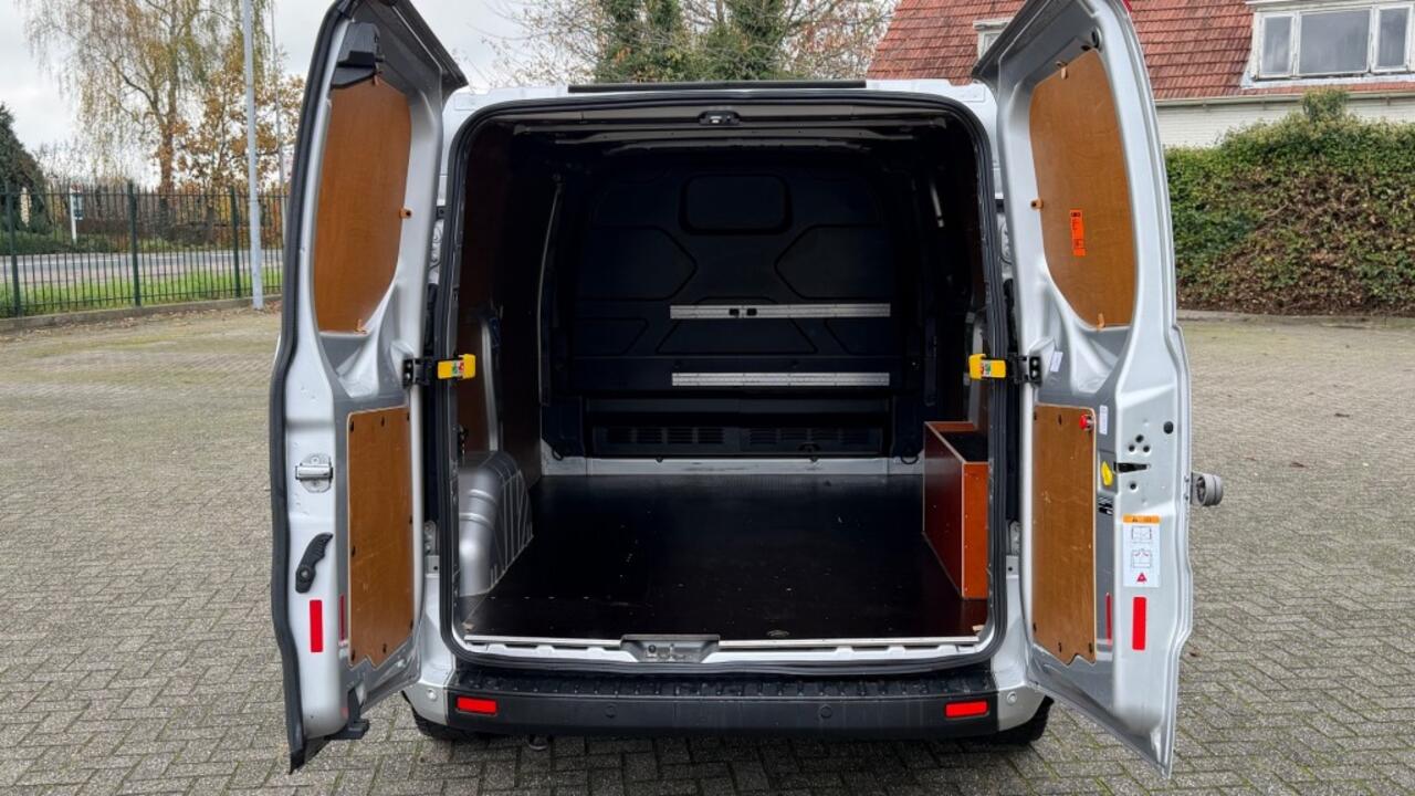 Ford TRANSIT CUSTOM 2.0 TDCI 96KW 131PK AUTOMAAT EURO 6 AIRCO/ CRUISE CONTROL/ NAVIGATIE/ 100% DEALERONDERHOUDEN
