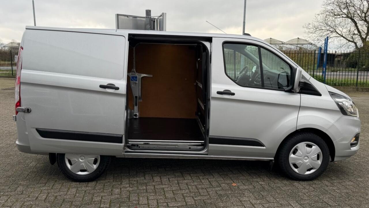 Ford TRANSIT CUSTOM 2.0 TDCI 96KW 131PK AUTOMAAT EURO 6 AIRCO/ CRUISE CONTROL/ NAVIGATIE/ 100% DEALERONDERHOUDEN