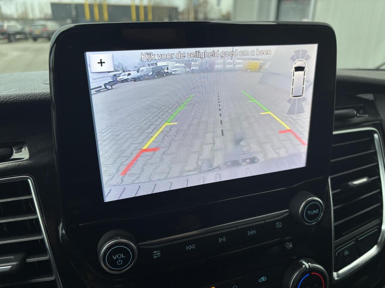 Ford TRANSIT CUSTOM 2.0 TDCI L2H1 DC*AUTOM.*ECC*CRUISE*NAVI*HAAK*CAM*