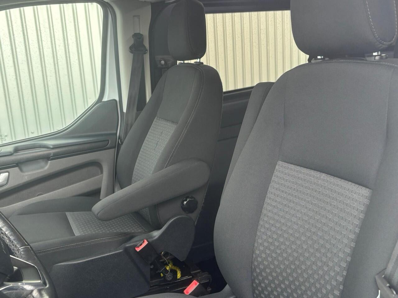 Ford TRANSIT CUSTOM 320 2.0 TDCI L2H1 DC 5PERS*A/C*CRUISE*HAAK*TEL*PDC