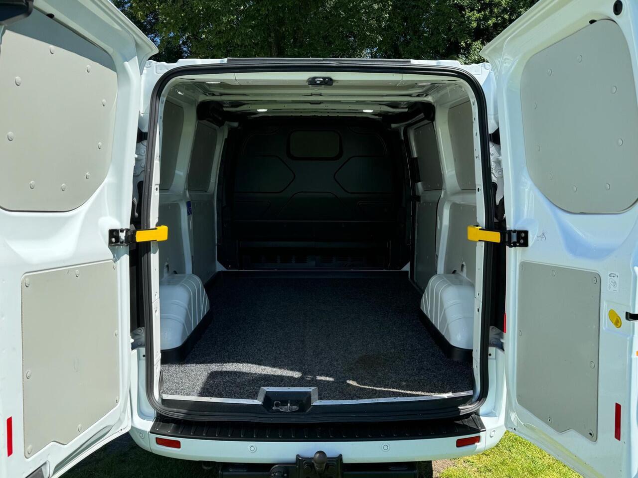 Ford TRANSIT CUSTOM 280 2.0 TDCI L1H1 Limited | DODE HOEK | TREKHAAK | WINTERPACK | CAMERA