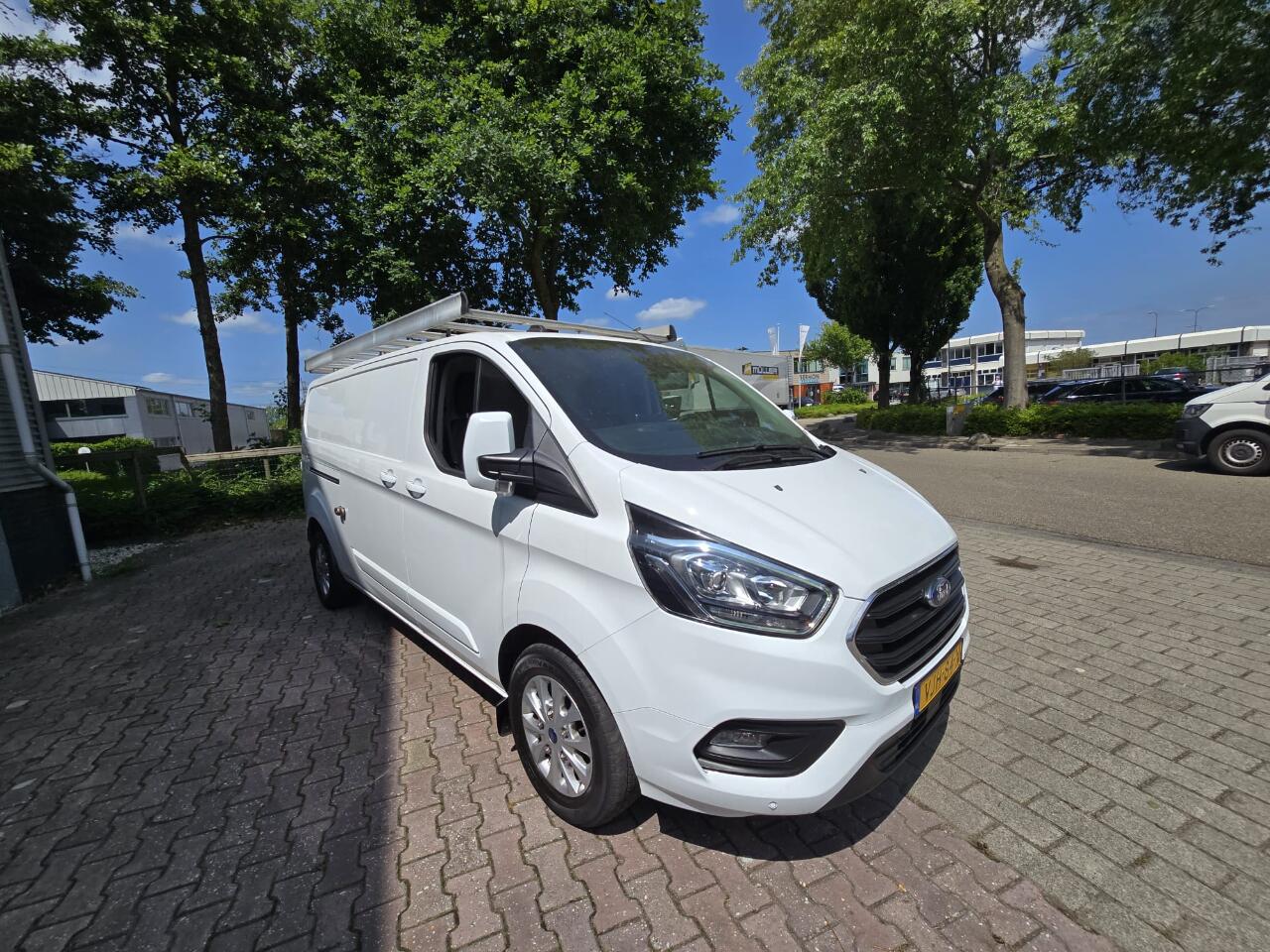 Ford TRANSIT CUSTOM 300 2.0 TDCI L2H1 AUTOMAAT