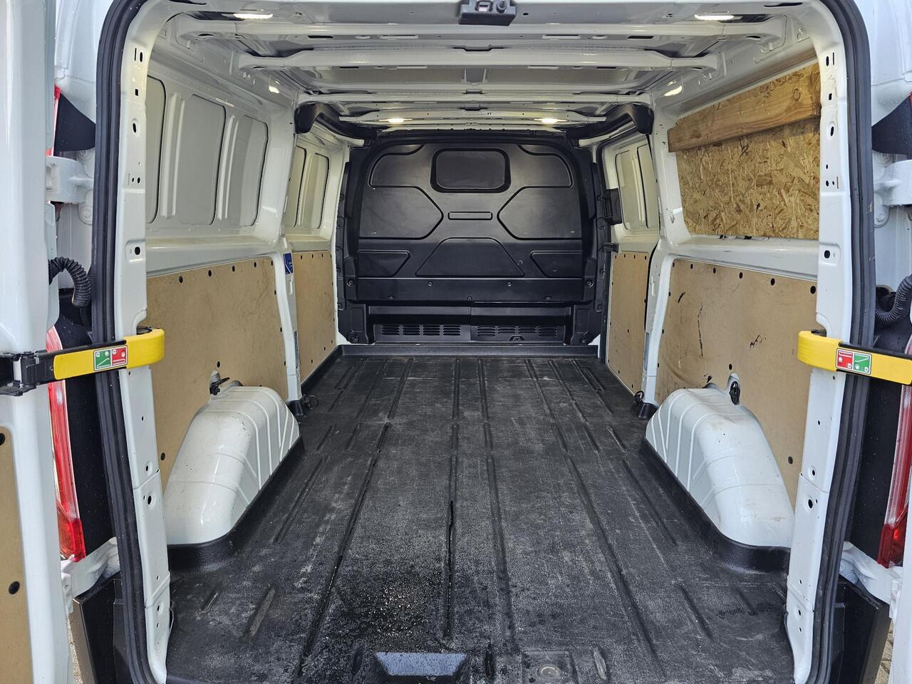 Ford TRANSIT CUSTOM 300 2.0 TDCI L2H1 Trail | Glasslook panelen | Raptor grille | Camera | Trekhaak | Leder | Voorruitverwarming | Airco | Cruise control etc.