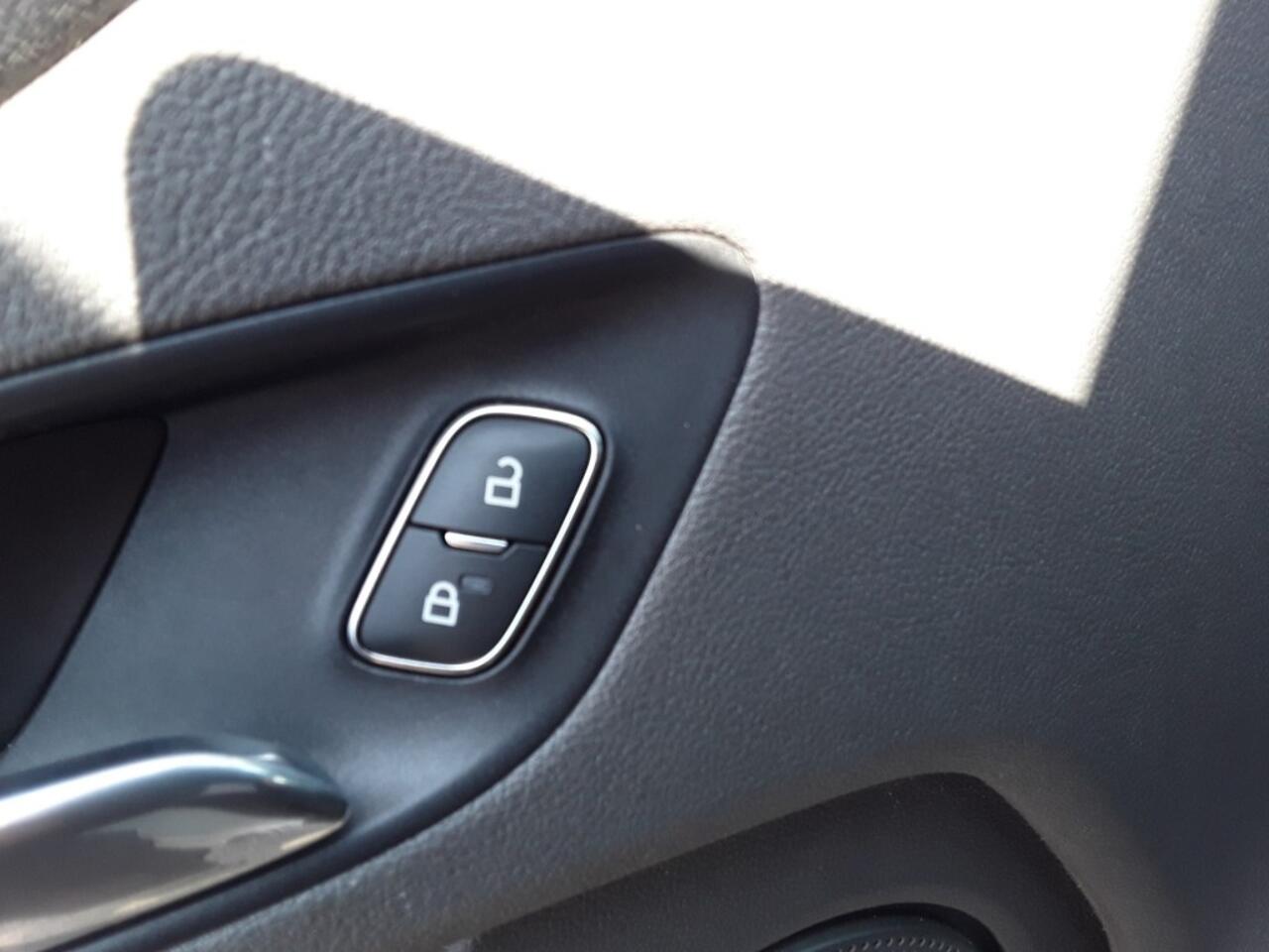 Ford TRANSIT CUSTOM 300 2.0 TDCI 130 PK / L2H1 TREND/ NAVI / LANE-ASSIST / APPLE-CAR