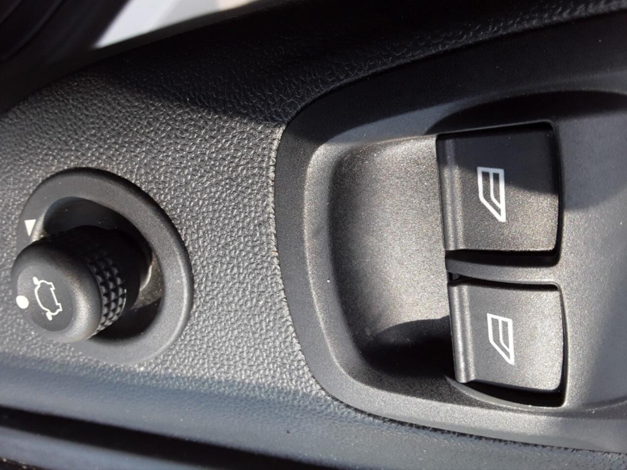 Ford TRANSIT CUSTOM 300 2.0 TDCI 130 PK / L2H1 TREND/ NAVI / LANE-ASSIST / APPLE-CAR