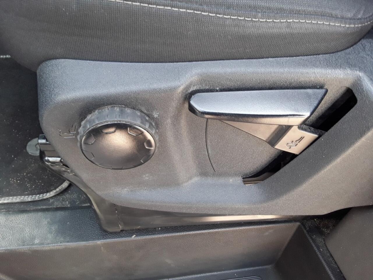 Ford TRANSIT CUSTOM 300 2.0 TDCI 130 PK / L2H1 TREND/ NAVI / LANE-ASSIST / APPLE-CAR