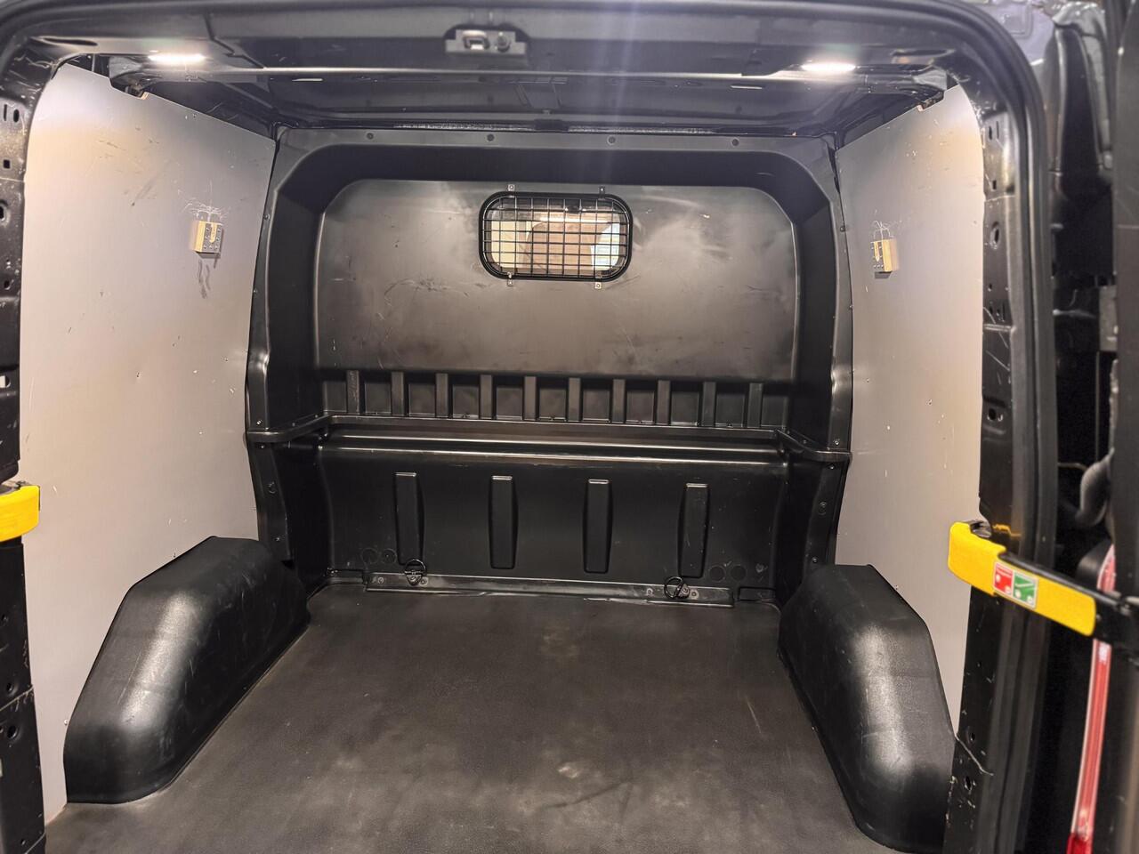 Ford TRANSIT CUSTOM 320 2.0 TDCI 185pk Automaat Sport DC Leer Trekhaak 2x Schuifdeur Navi Camera Winter pack