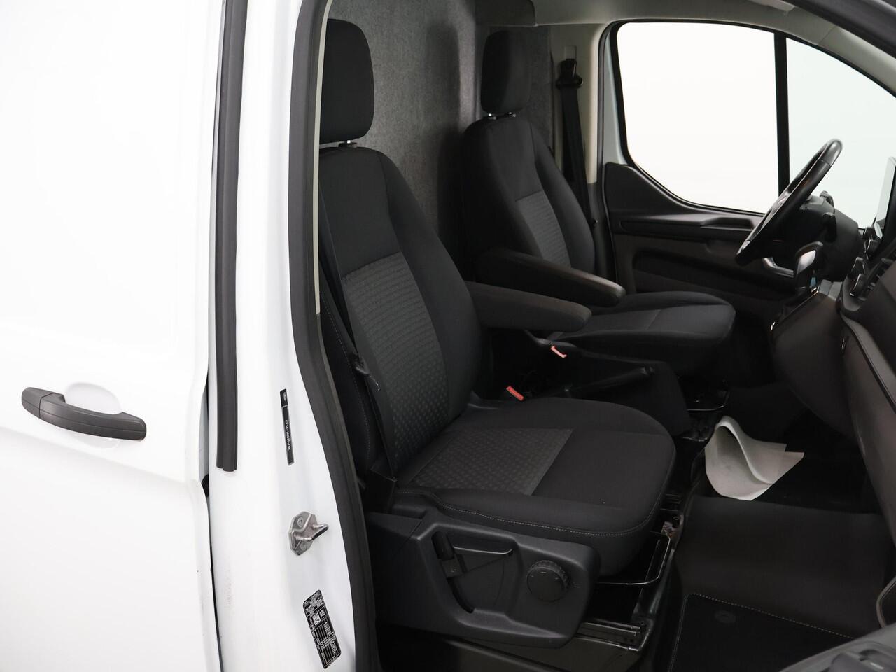 Ford TRANSIT CUSTOM 320 2.0 TDCI | L2 H1 | TREND | AIRCO | CRUISE CONTROL | CAMERA | STOELVERWARMING | STOEL - STOEL | APPLE CARPLAY EN ANDROID AUTO | TREKHAAK | PARKEERSENSOREN