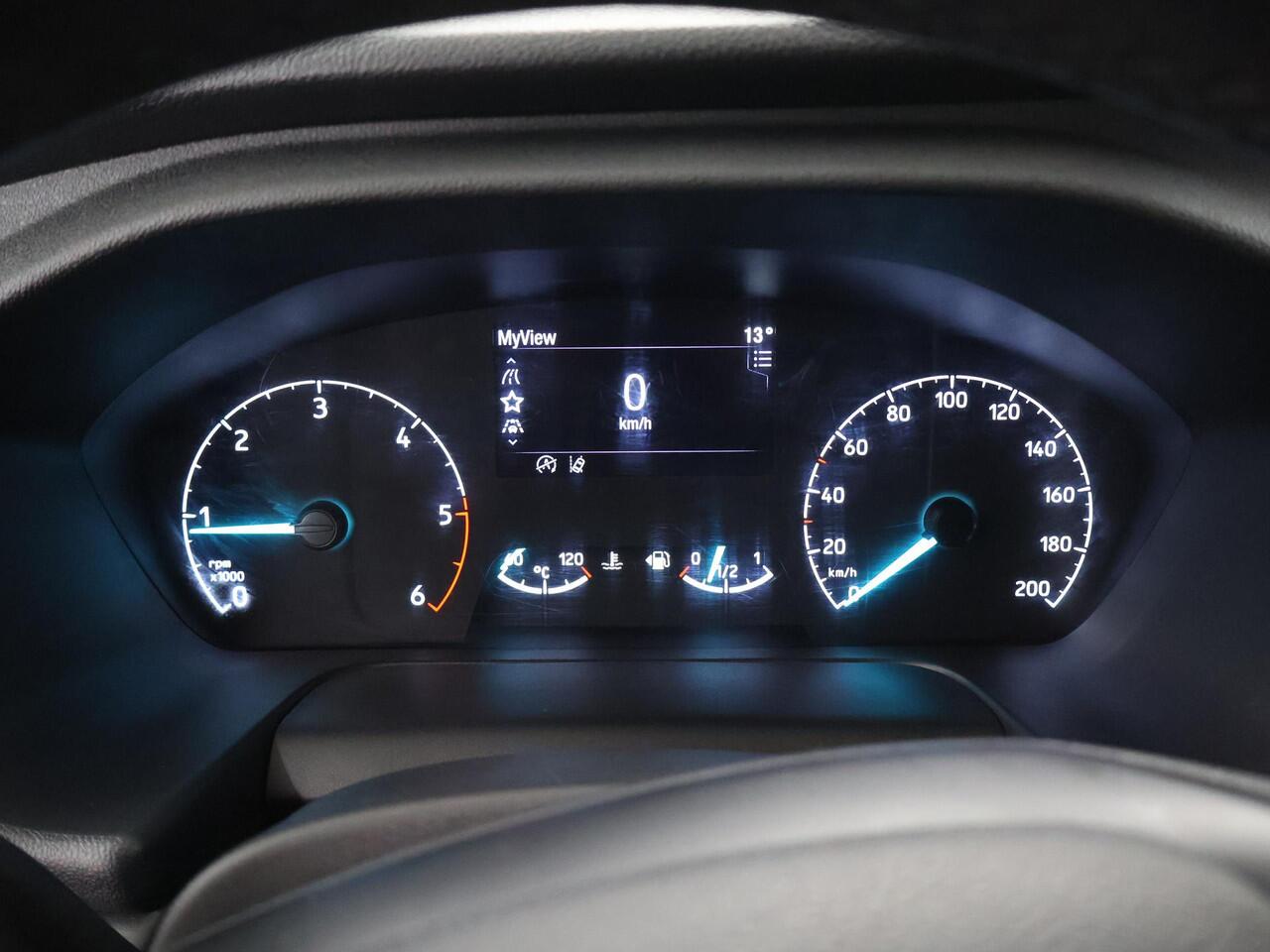 Ford TRANSIT CUSTOM 340 2.0 TDCI | L1 H1 | TREND | ACHTERUITRIJCAMERA | PARKEERSENSOREN | 3-ZITS | METALLIC | TREKHAAK | BETIMMERDE LAADRUIMTE | VOORRUITVERWARMING | CRUISE CONTROL | DAK DRAGERS