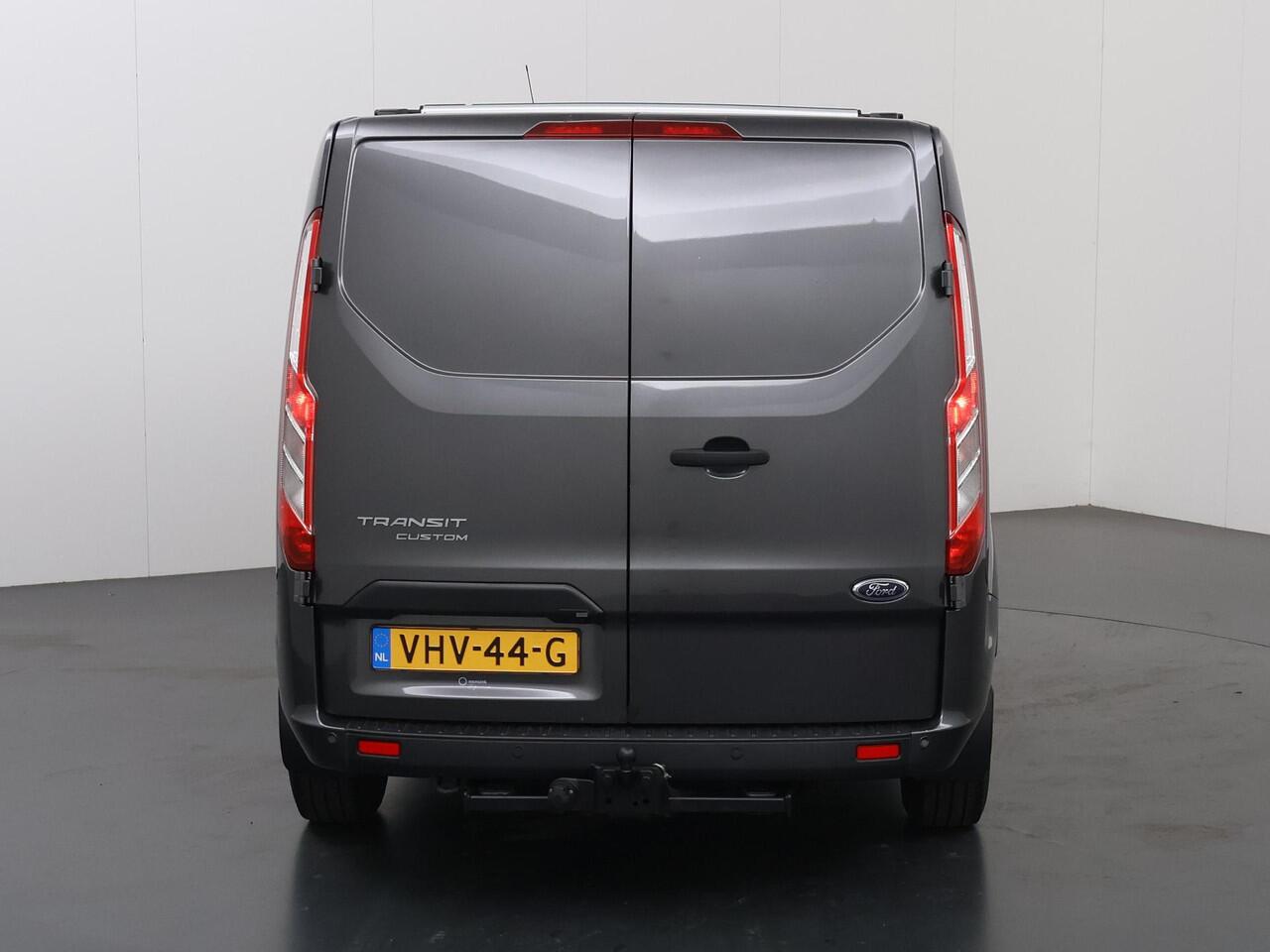 Ford TRANSIT CUSTOM 340 2.0 TDCI | L1 H1 | TREND | ACHTERUITRIJCAMERA | PARKEERSENSOREN | 3-ZITS | METALLIC | TREKHAAK | BETIMMERDE LAADRUIMTE | VOORRUITVERWARMING | CRUISE CONTROL | DAK DRAGERS