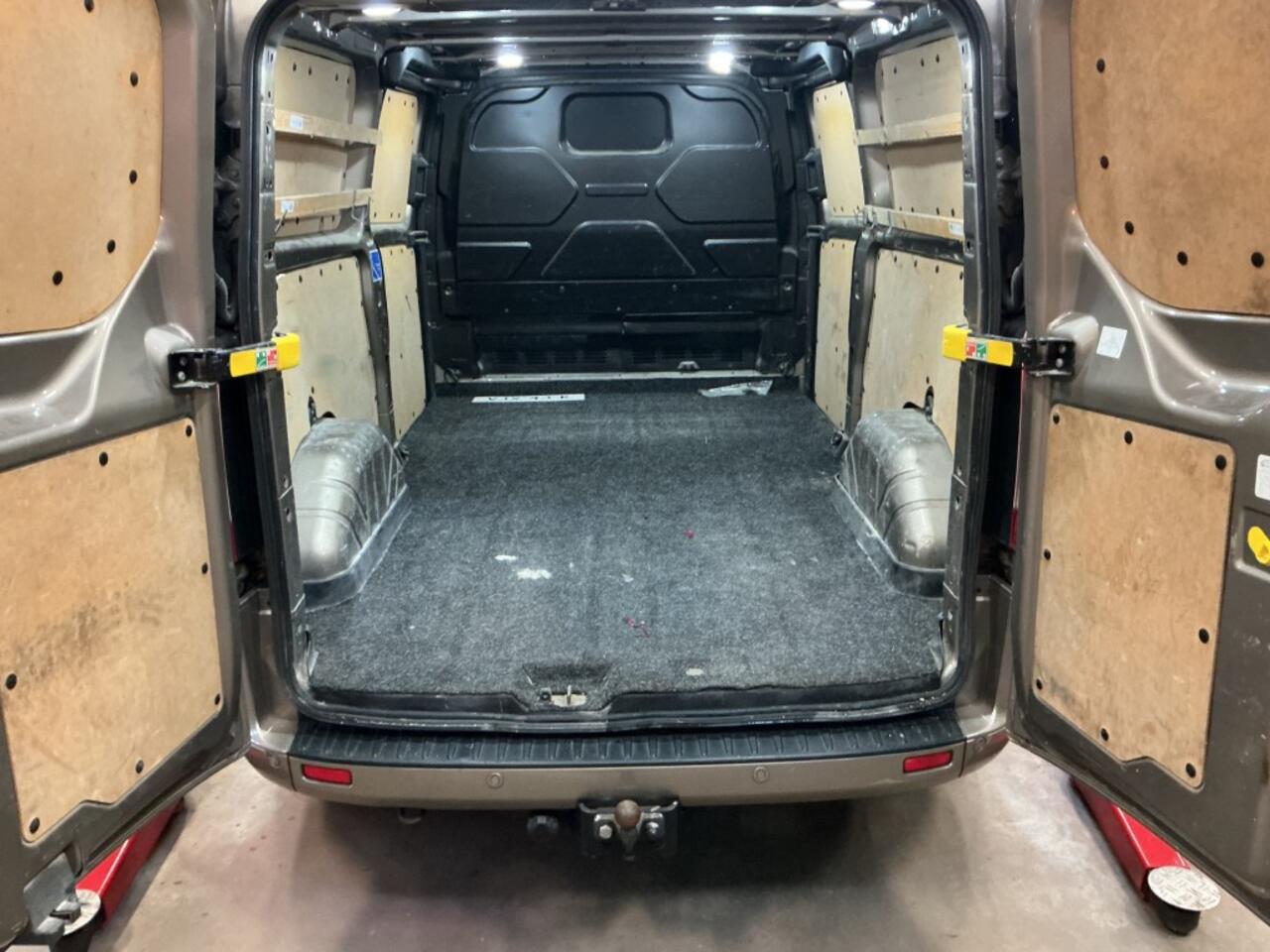 Ford TRANSIT CUSTOM 320 2.0 TDCI L2H1 SPORT