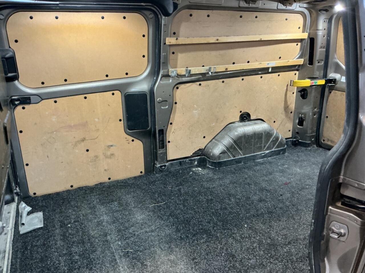 Ford TRANSIT CUSTOM 320 2.0 TDCI L2H1 SPORT