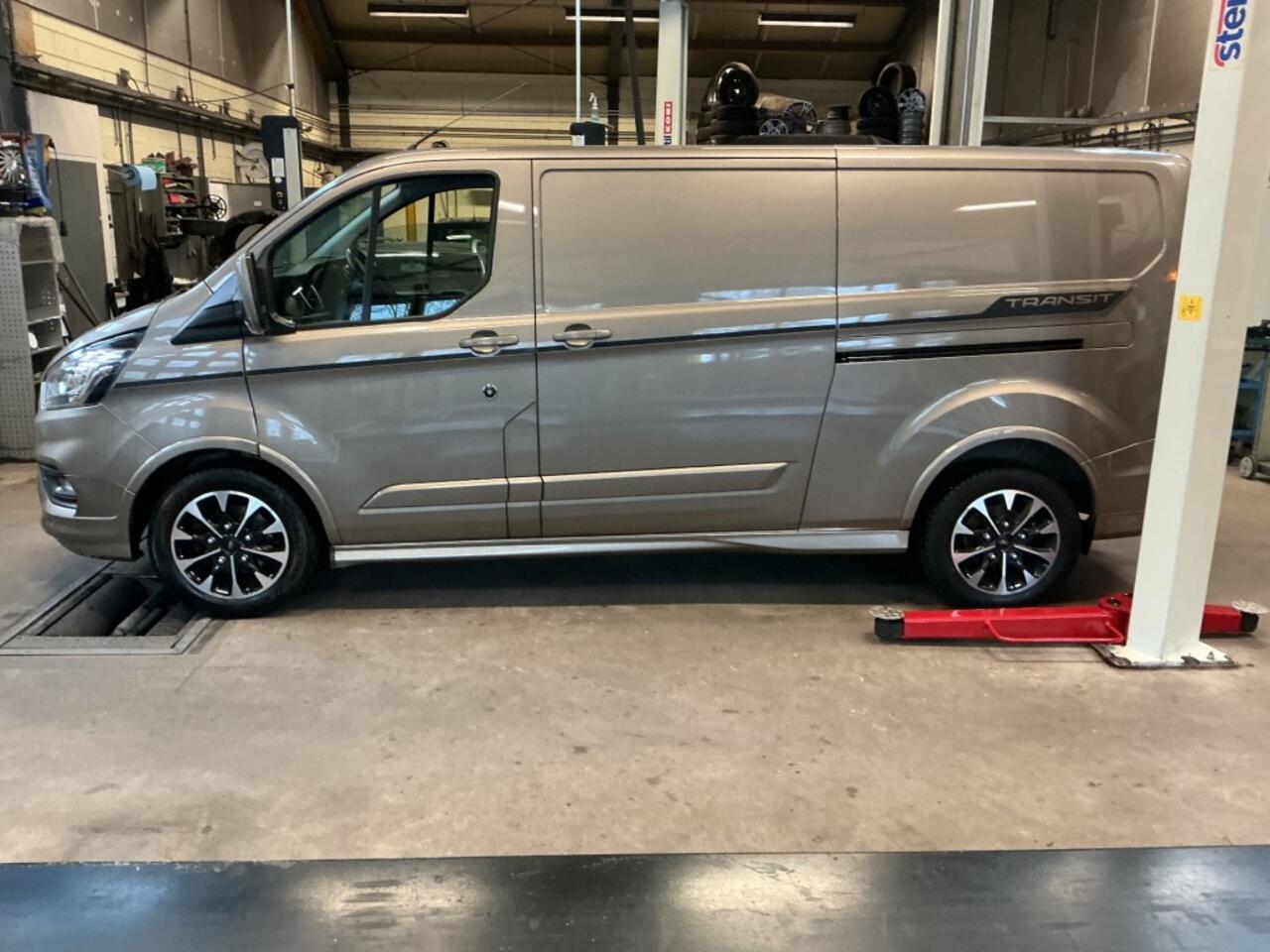 Ford TRANSIT CUSTOM 320 2.0 TDCI L2H1 SPORT