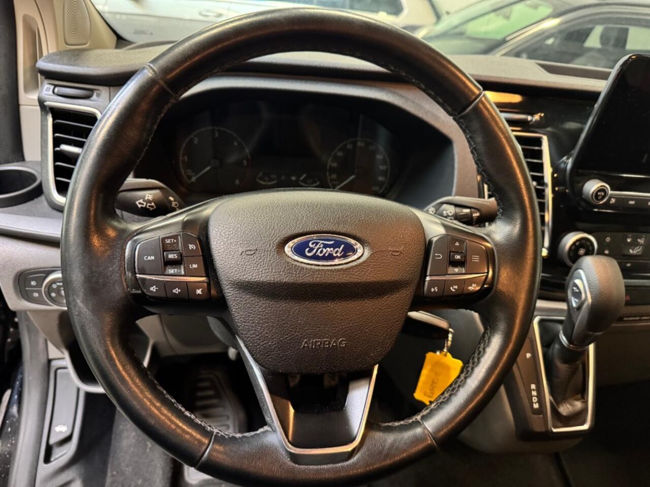 Ford TRANSIT CUSTOM 300 2.0 TDCI 131PK L2H1 Limited DC / Dubbel Cabine / Automaat /