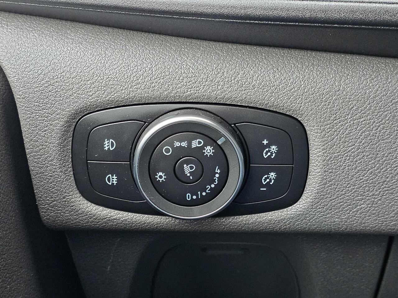 Ford TRANSIT CUSTOM 320 1.0 EcoBoost L1H1 PHEV Trend | 9-persoons | Marge Geen BTW | Stoelverwarming | Privacy glass | Scherm