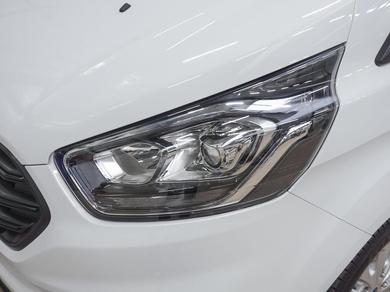 Ford TRANSIT CUSTOM 300 2.0 TDCI L2H1 Trend Dubbele Cabine Navi Apple Carplay / Android Auto Trekhaak Cruise control Camera Airco