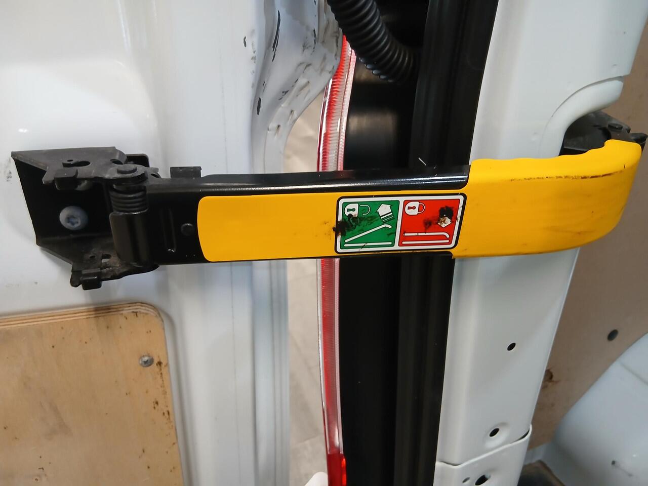 Ford TRANSIT CUSTOM 320 2.0 TDCI L2H1 Sport 2 schuifdeuren, automaat, elektrische stoelbediening