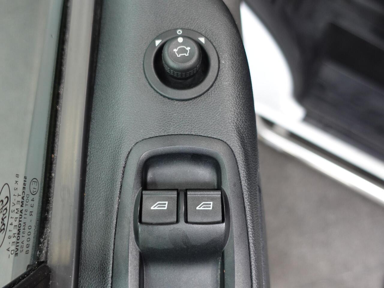 Ford TRANSIT CUSTOM 105pk L1H1 Trend Airco Cruise control LED Parkeersensoren Euro6