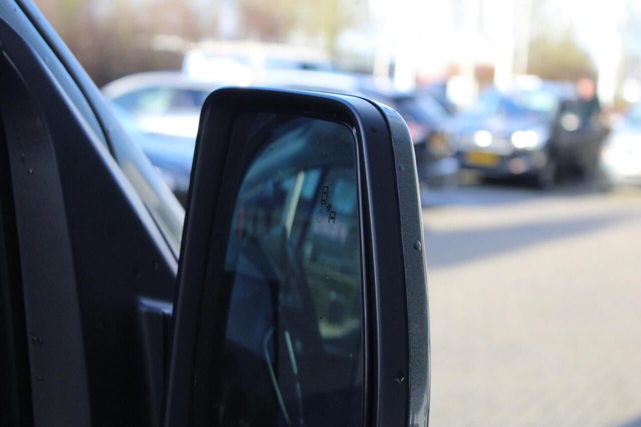 Ford TRANSIT CUSTOM 300 2.0 TDCI L2H1 Limited DC 130pk | ZUID | Dubbele Cabine | Xenon | Trekhaak | Elek. Verstelbare Stoel | Winterpack |