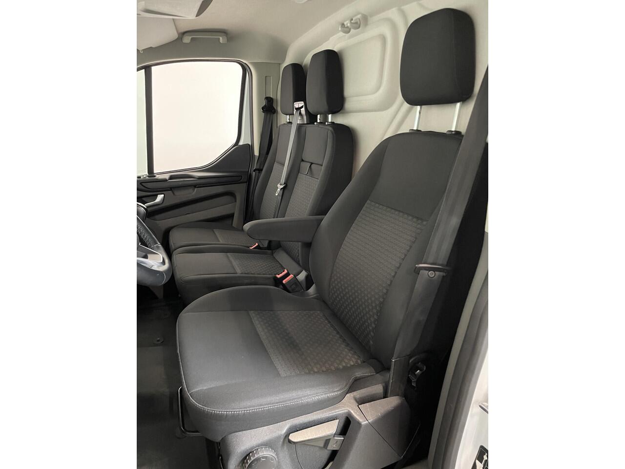 Ford TRANSIT CUSTOM 300 2.0 TDCI L1H1 Trend 130PK Airco Cruise Bluetooth Radio