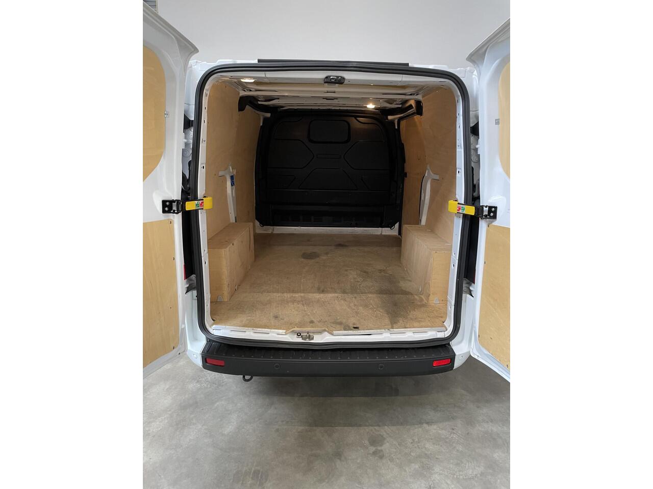 Ford TRANSIT CUSTOM 300 2.0 TDCI L1H1 Trend 130PK Airco Cruise Bluetooth Radio