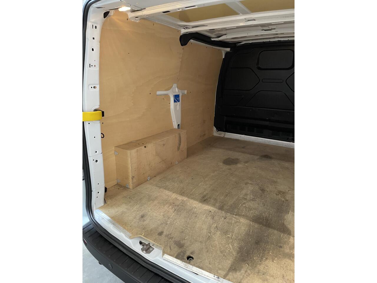 Ford TRANSIT CUSTOM 300 2.0 TDCI L1H1 Trend 130PK Airco Cruise Bluetooth Radio