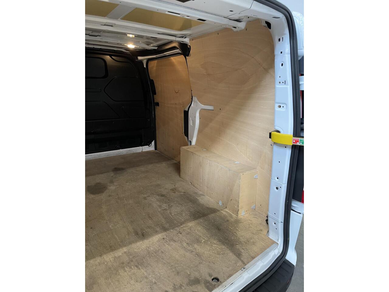 Ford TRANSIT CUSTOM 300 2.0 TDCI L1H1 Trend 130PK Airco Cruise Bluetooth Radio