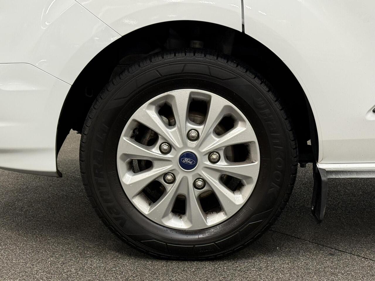 Ford TRANSIT CUSTOM L2H1 Trend 130PK Automaat Navigatie DAB Parkeersensoren Airco Camera Carplay