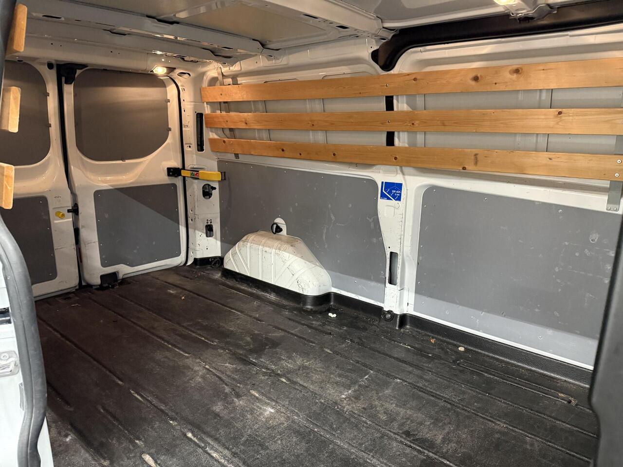 Ford TRANSIT CUSTOM L2H1 Trend 130PK Automaat Navigatie DAB Parkeersensoren Airco Camera Carplay