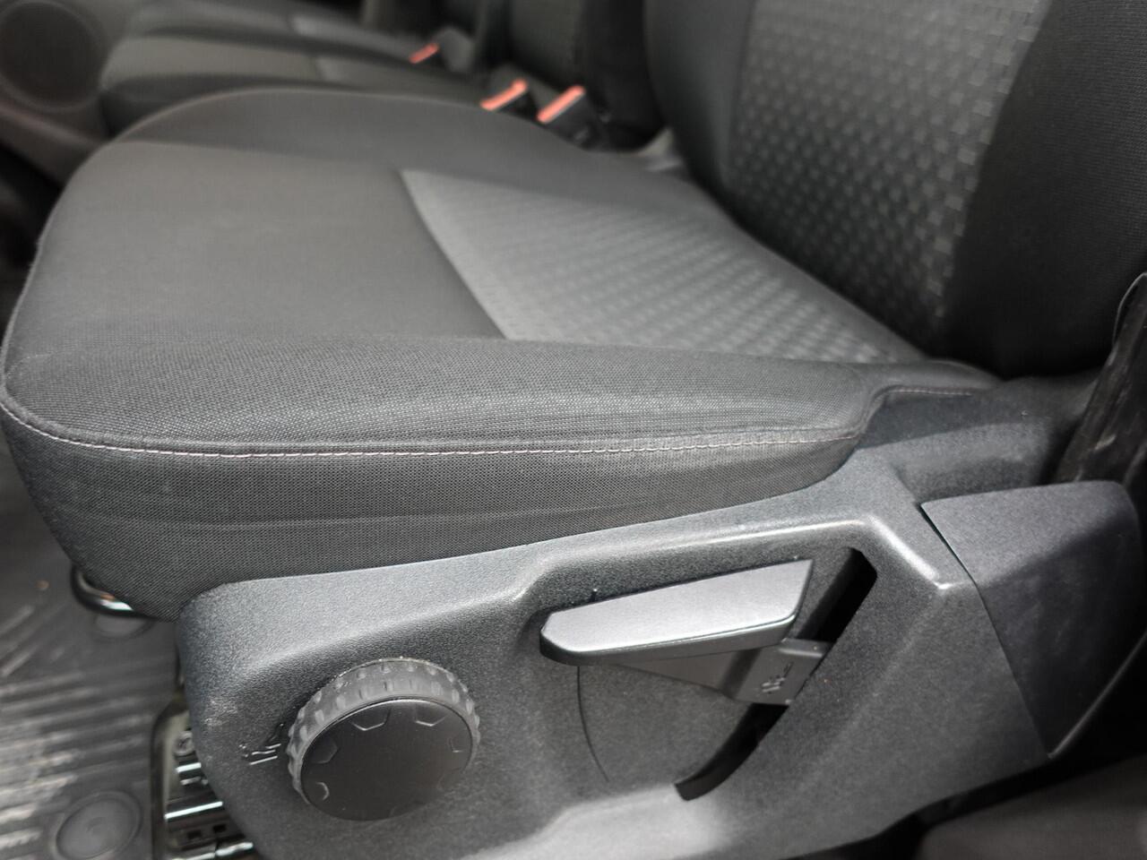 Ford TRANSIT CUSTOM 300 2.0 TDCI L2H1 Automaat Trend Edition Navigatie Cruise control Airco Camera Parkeersensoren Trekhaak