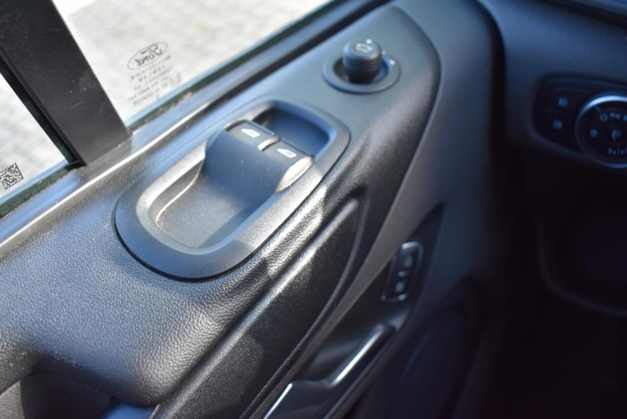 Ford TRANSIT CUSTOM 300 2.0 TDCI L2H1 Trend 170PK! 2x schuifdeur! navi!