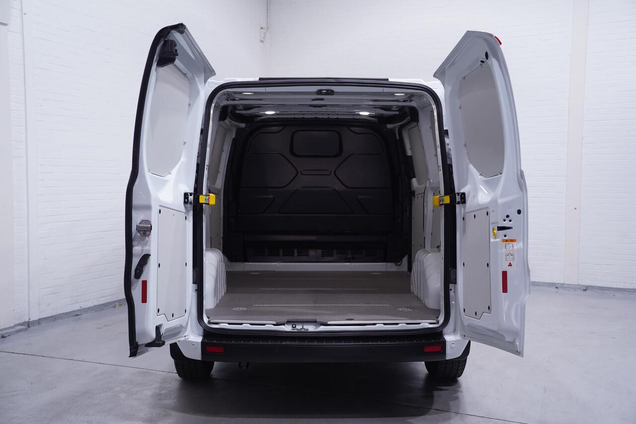 Ford TRANSIT CUSTOM 2.0 TDCI 130 pk L1H1 Navi, Camera, Airco Laadruimte Pakket, PDC V+A, Cruise control, 3-Zits