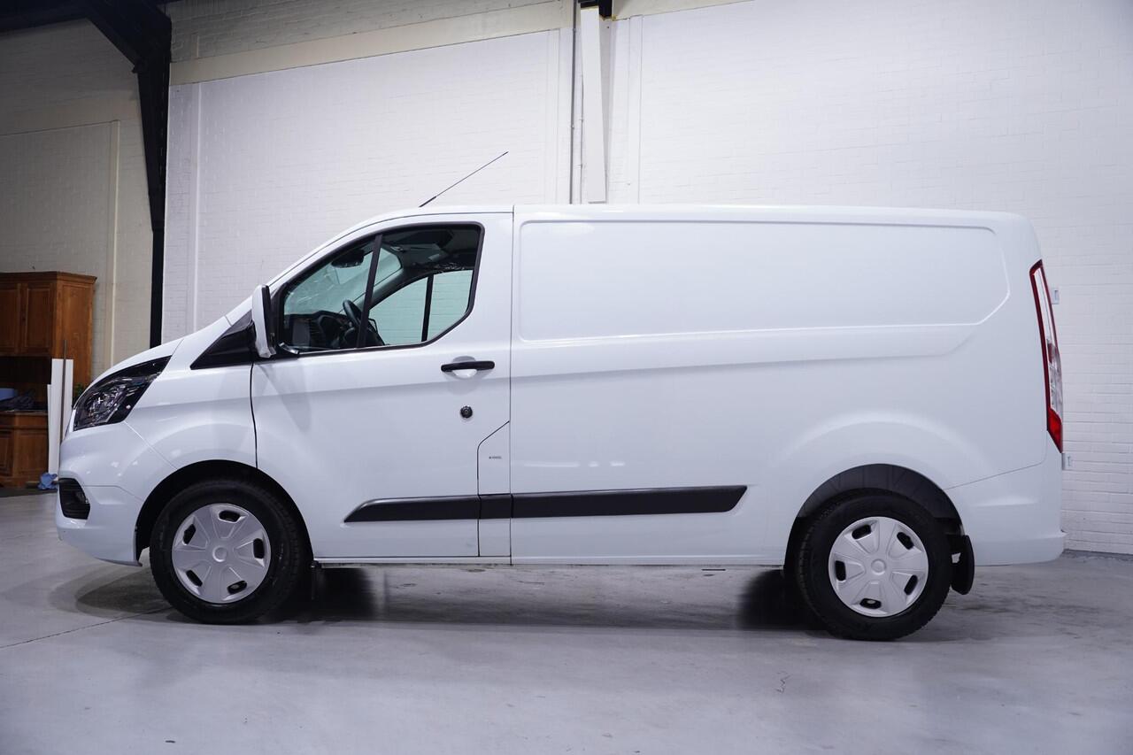 Ford TRANSIT CUSTOM 2.0 TDCI 130 pk L1H1 Navi, Camera, Airco Laadruimte Pakket, PDC V+A, Cruise control, 3-Zits