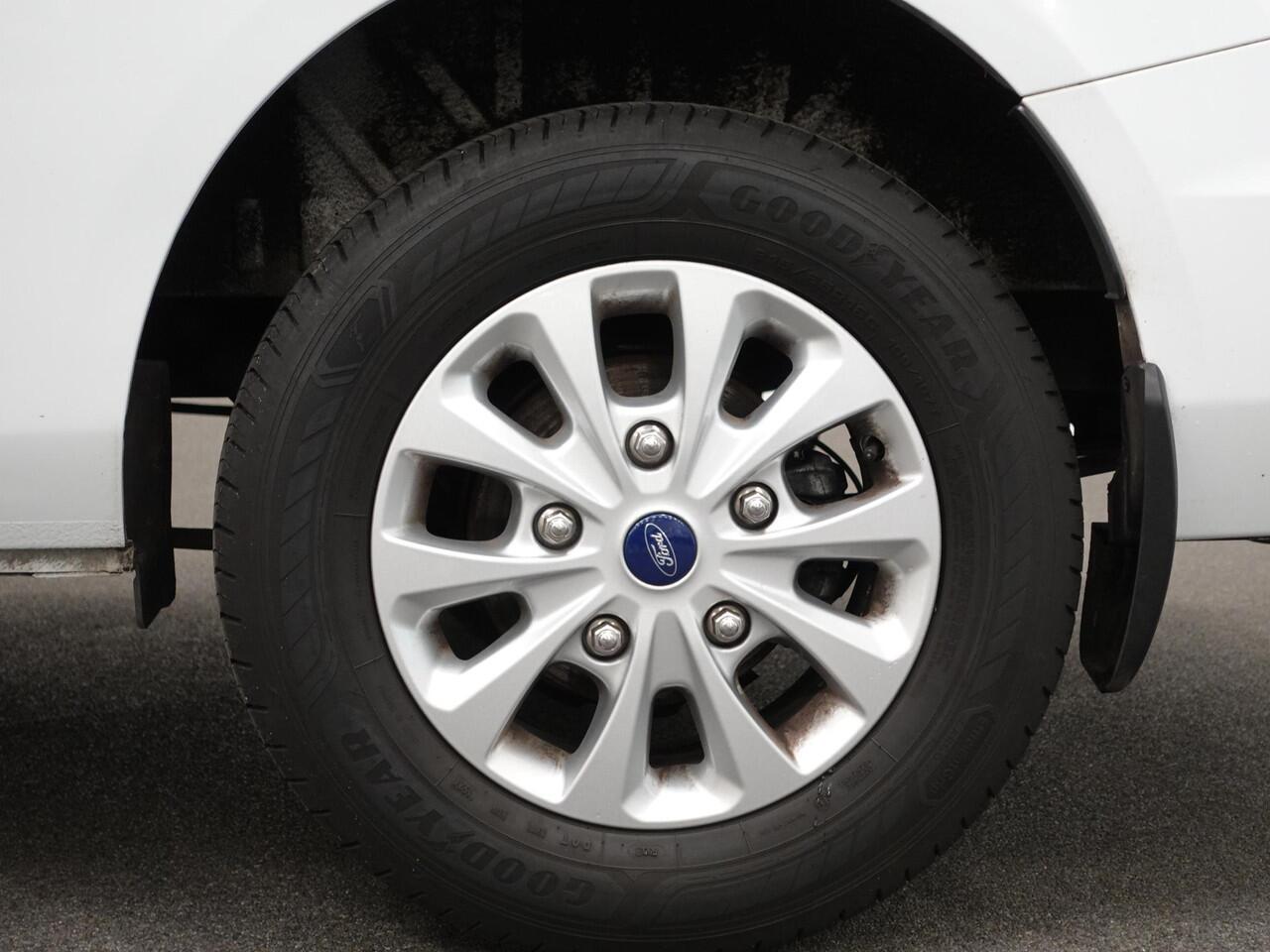 Ford TRANSIT CUSTOM 300 2.0 TDCI L2H1 Trend Navigatie Cruise Control Parkeersenoren Airco Camera Carplay Trekhaak