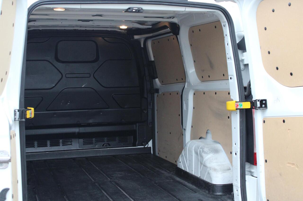 Ford TRANSIT CUSTOM 300 2.0 TDCI L1H1 Trend 130pk | Zuid | Adaptieve Cruise | Sync 3 Navigatie | Voorruit verwarming