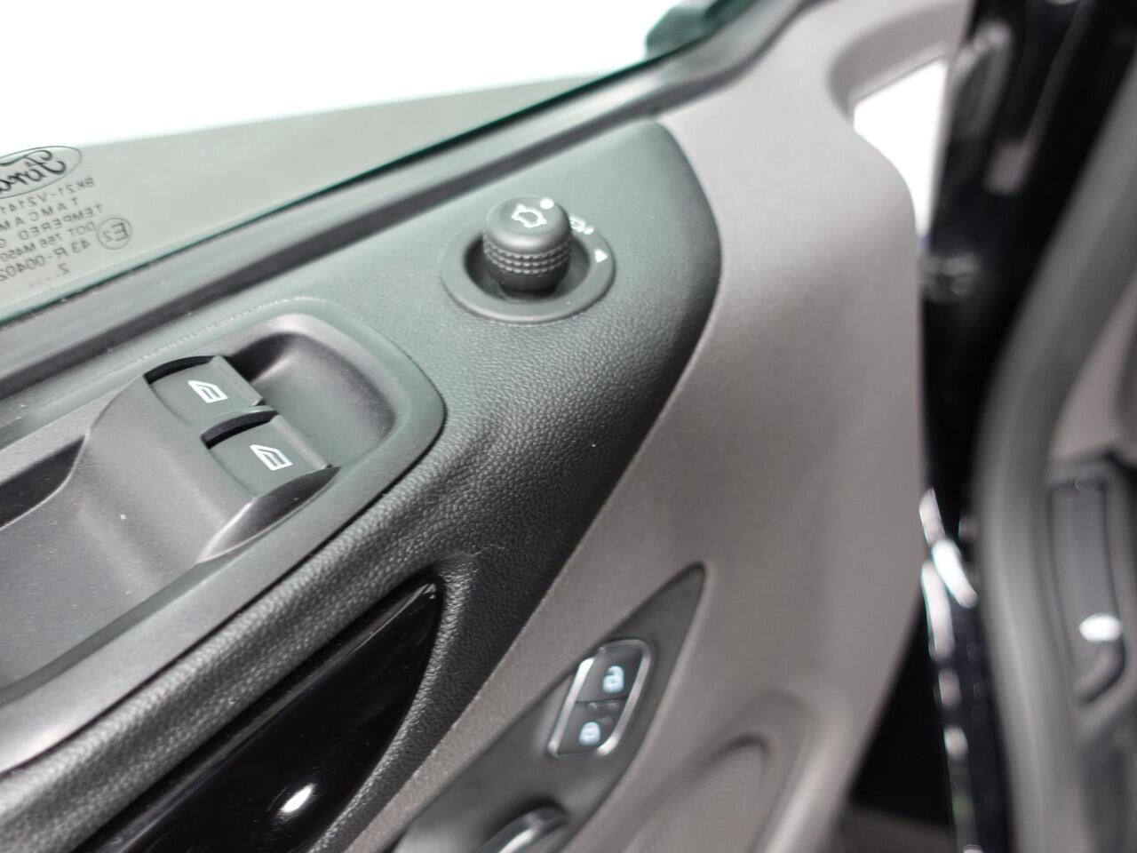 Ford TRANSIT CUSTOM 300 2.0 TDCI L2H1 Limited Dubbele cabine Automaat Navi| Airco 2 Schuifdeuren Trekhaak PDC V& A Carplay DAB