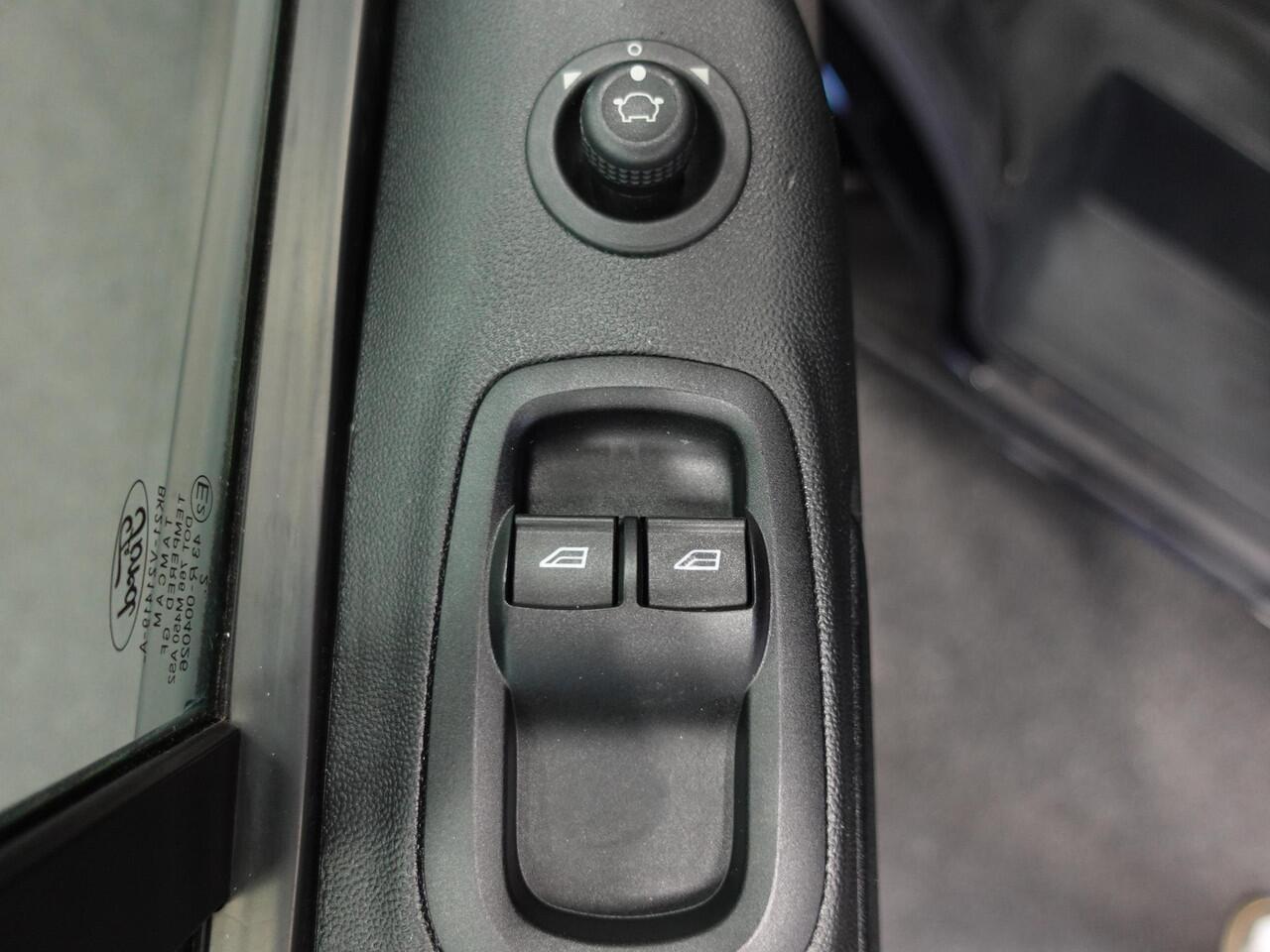 Ford TRANSIT CUSTOM 300 2.0 TDCI L2H1 Trend Automaat Airco Navigatie Cruisecontrol Camera Parkeersensoren